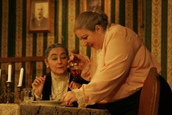 Abby (Raffaella Talisi) e Marta (Nella Tafuri)